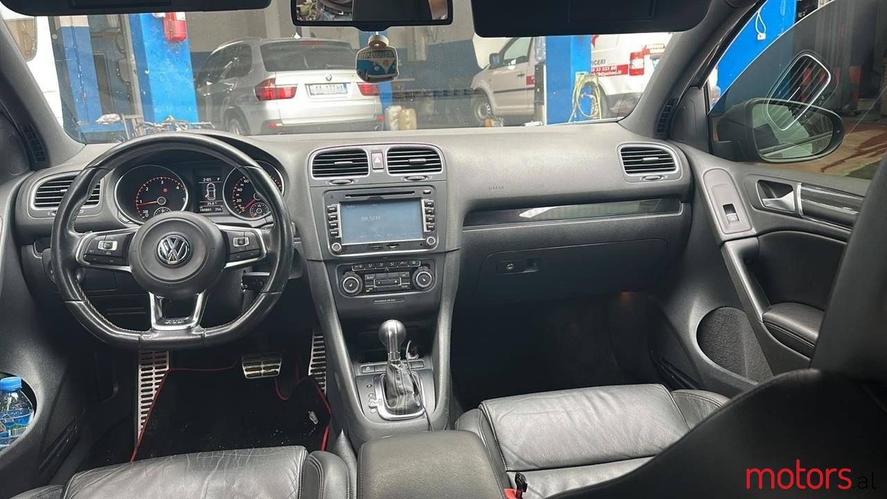 2011' Volkswagen Golf photo #6