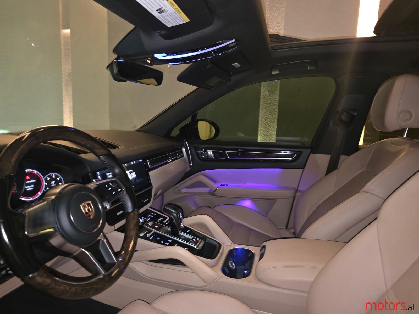2019' Porsche Cayenne photo #2