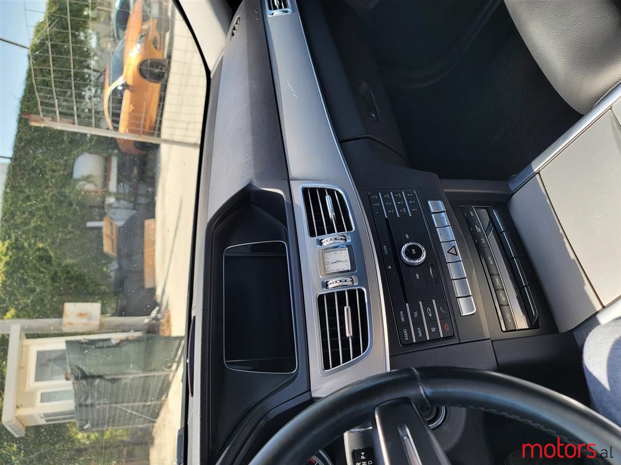 2015' Mercedes-Benz 200 photo #2