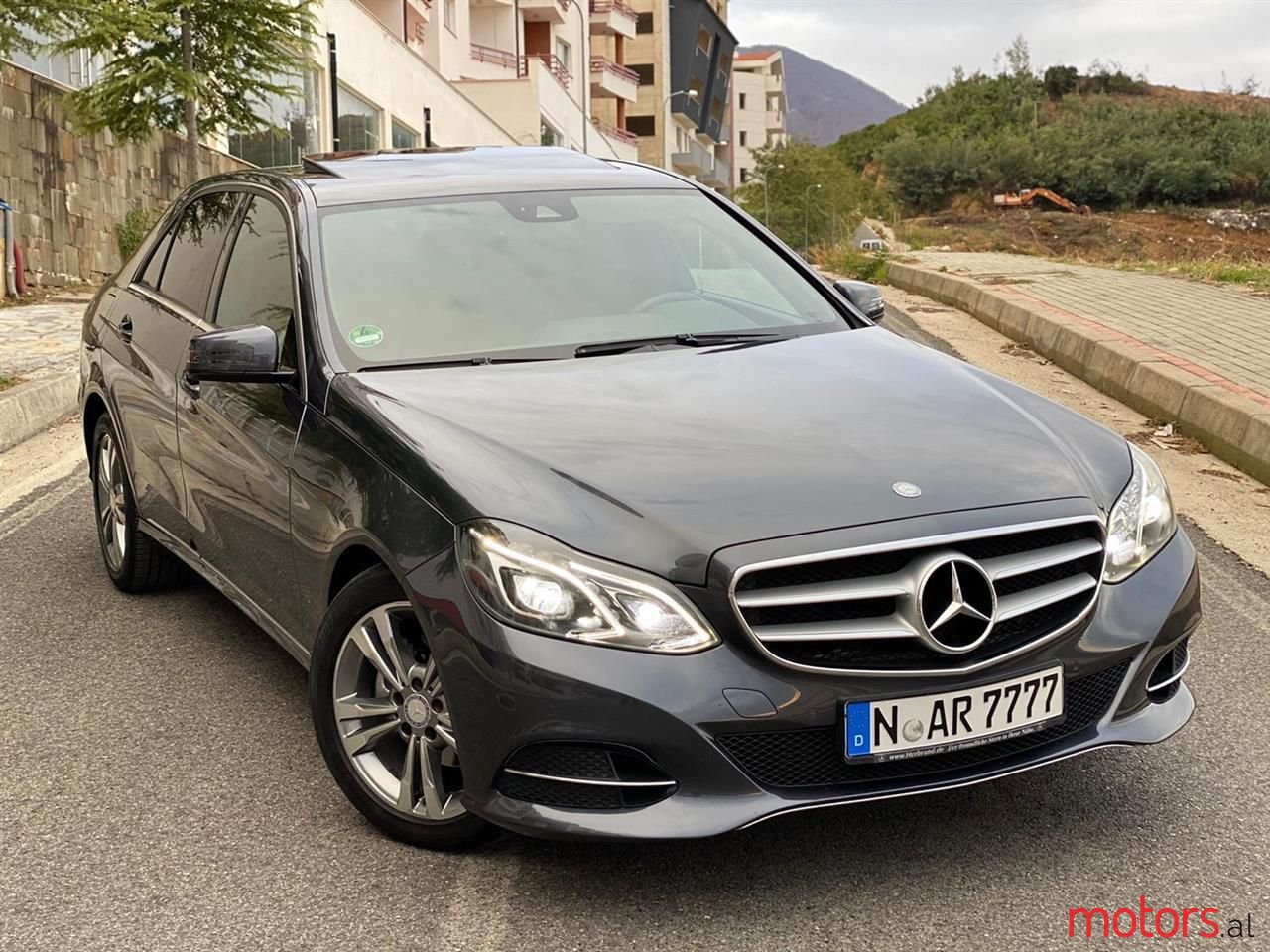 2013' Mercedes-Benz E 220 photo #2