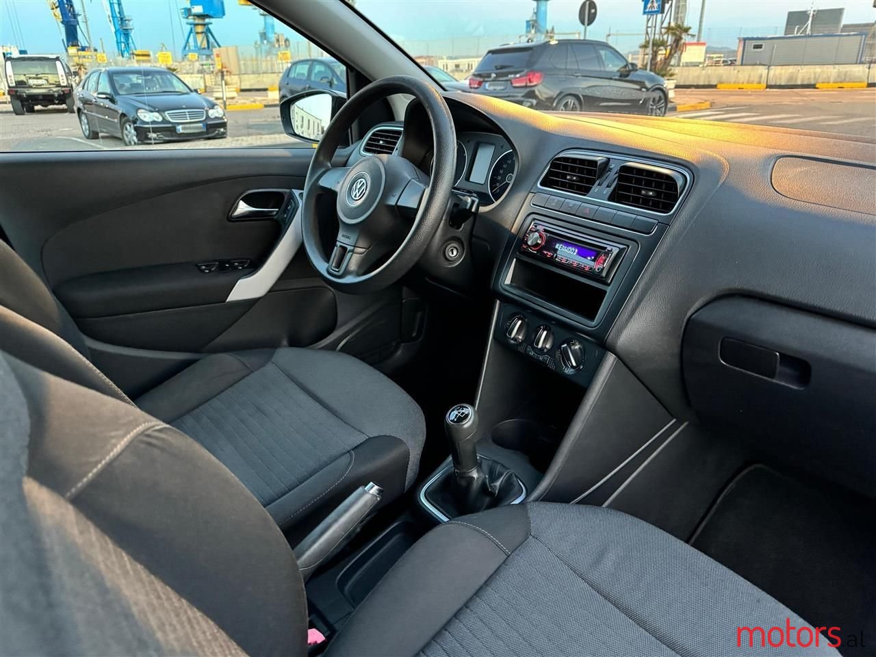 2010' Volkswagen Polo photo #6