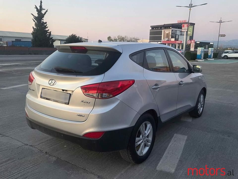 2010' Hyundai Tucson photo #3