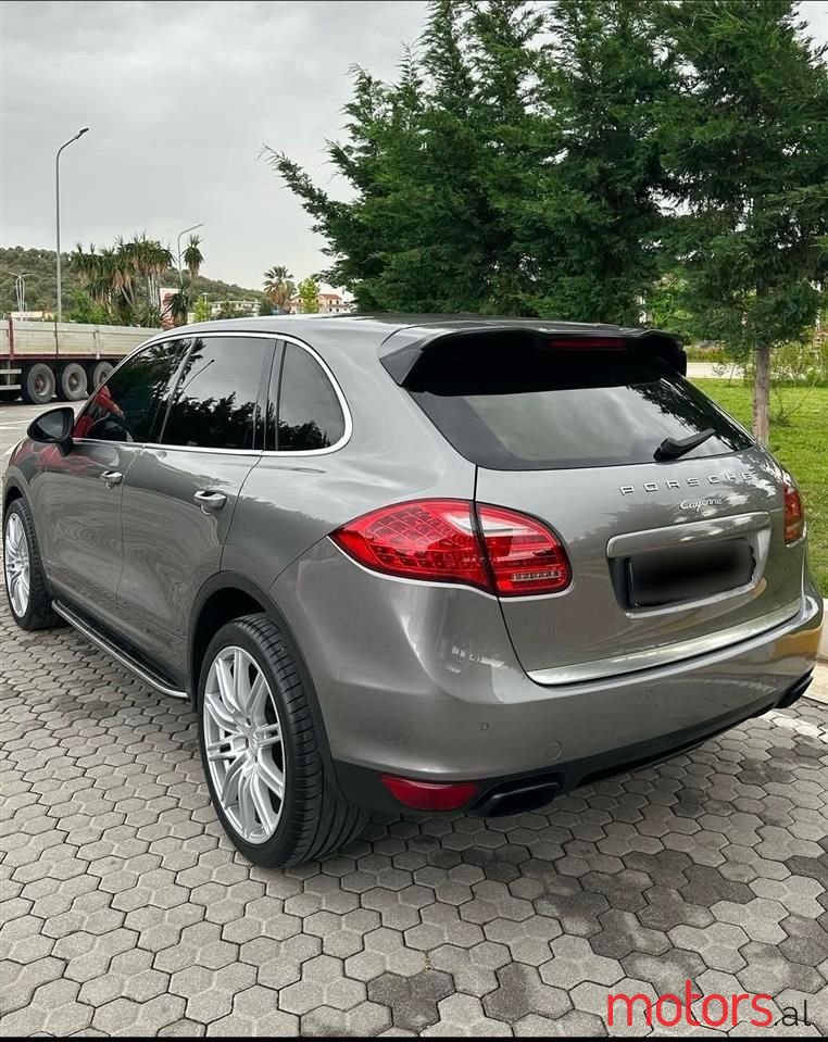 2010' Porsche Cayenne photo #2