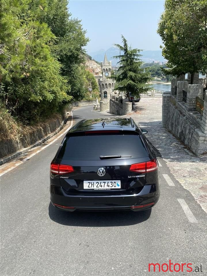 2017' Volkswagen Passat photo #2