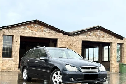 2004' Mercedes-Benz C 220