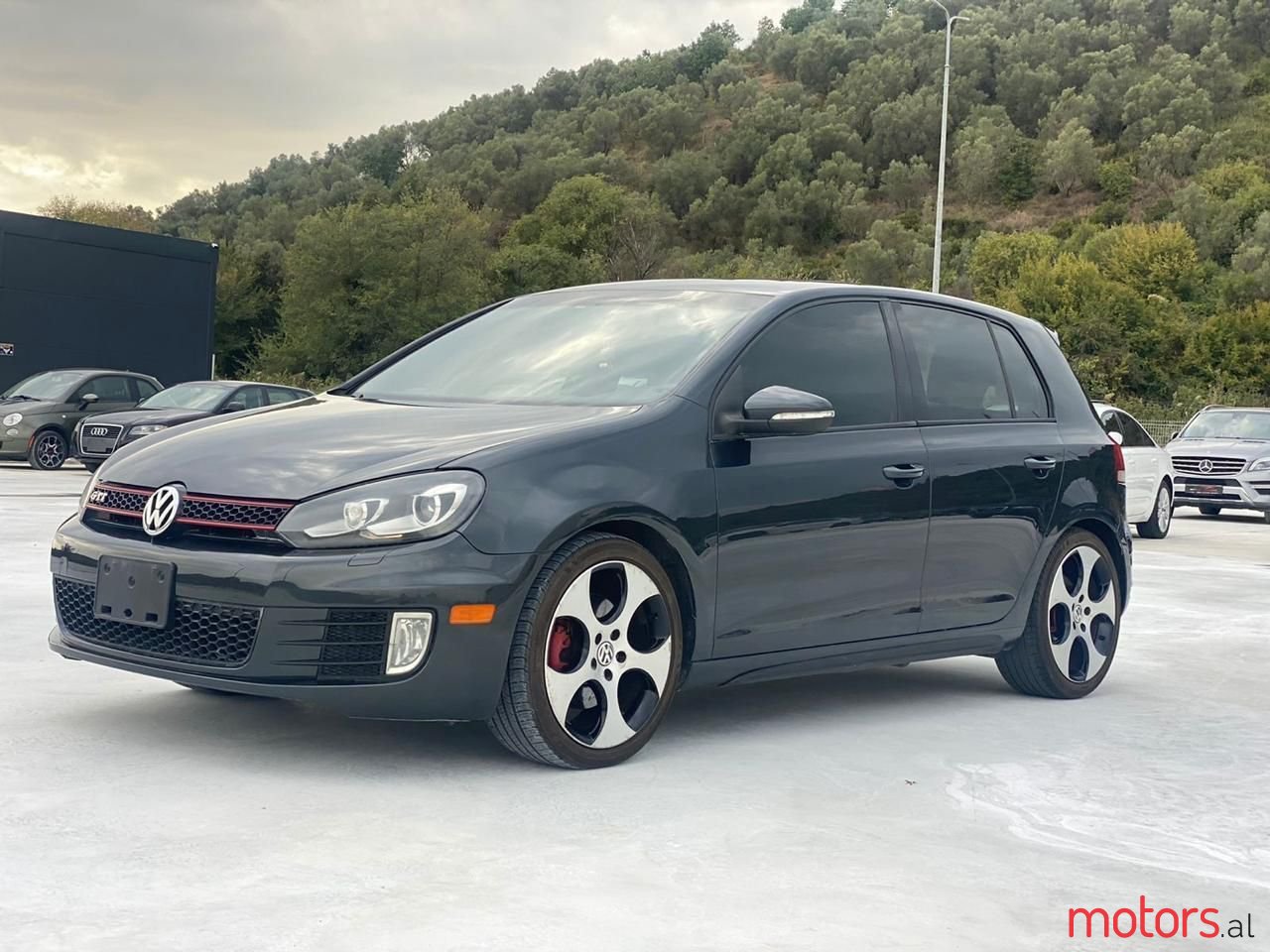 2010' Volkswagen Golf photo #1