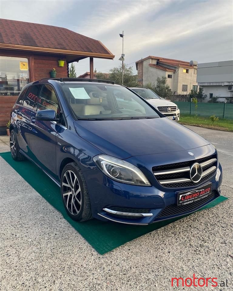 2012' Mercedes-Benz 200 photo #6