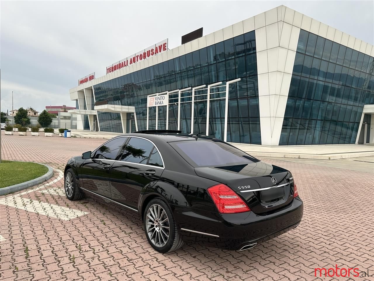 2011' Mercedes-Benz S 550 photo #4