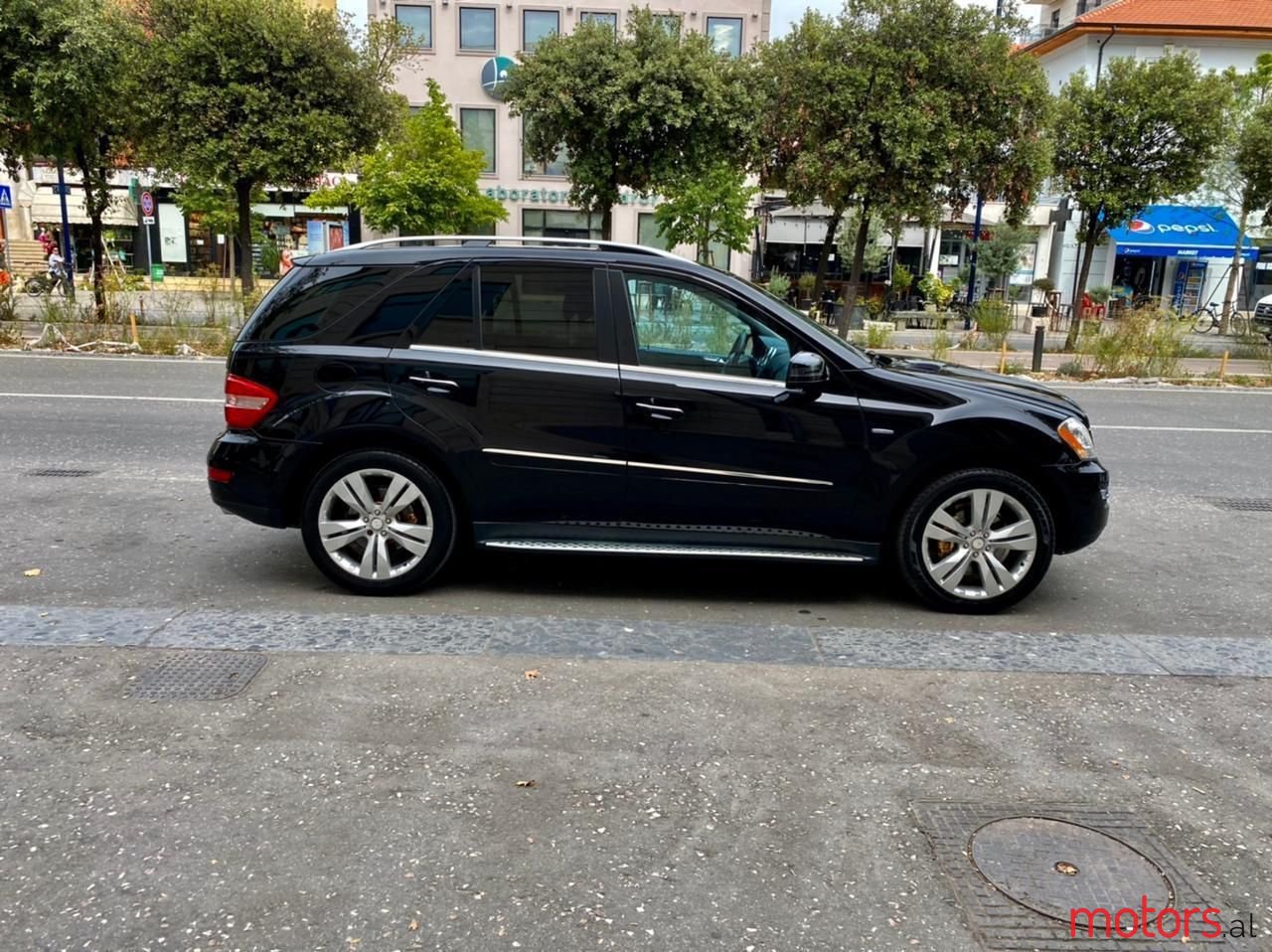 2011' Mercedes-Benz ML 350 photo #3