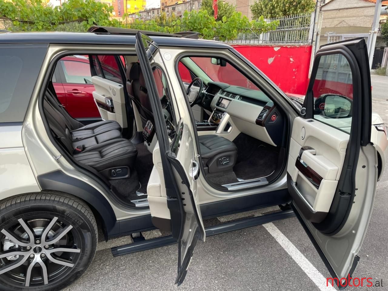 2014' Land Rover Range Rover photo #2