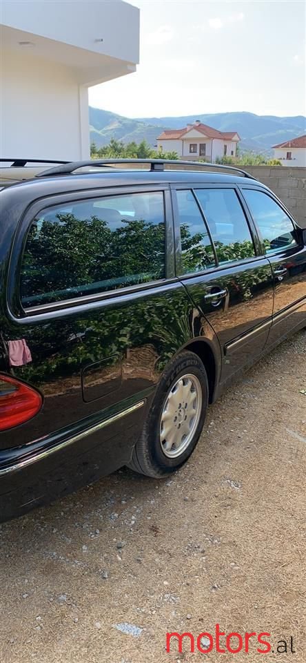 2002' Mercedes-Benz 220 photo #3