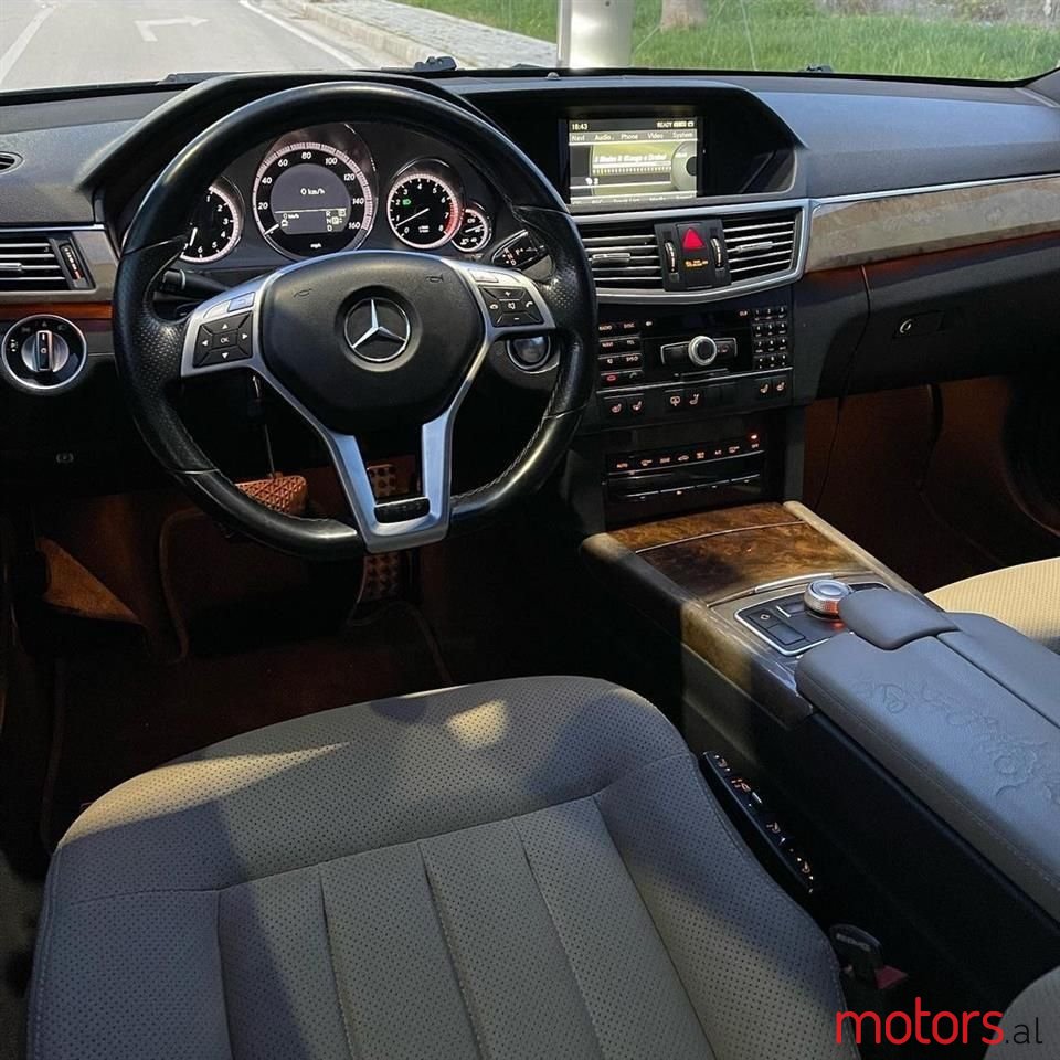 2011' Mercedes-Benz E 55 AMG photo #2