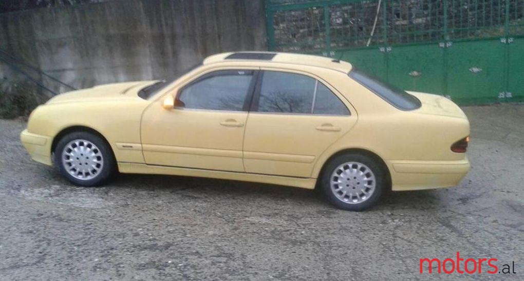 2001' Mercedes-Benz 220 photo #1