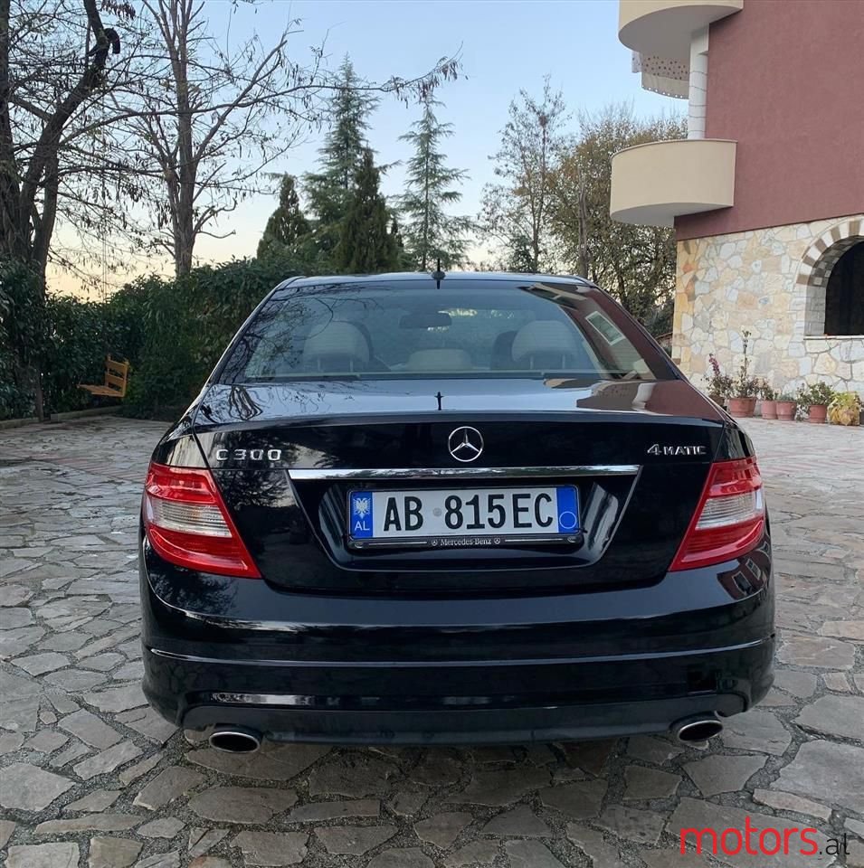 2011' Mercedes-Benz C 300 photo #2
