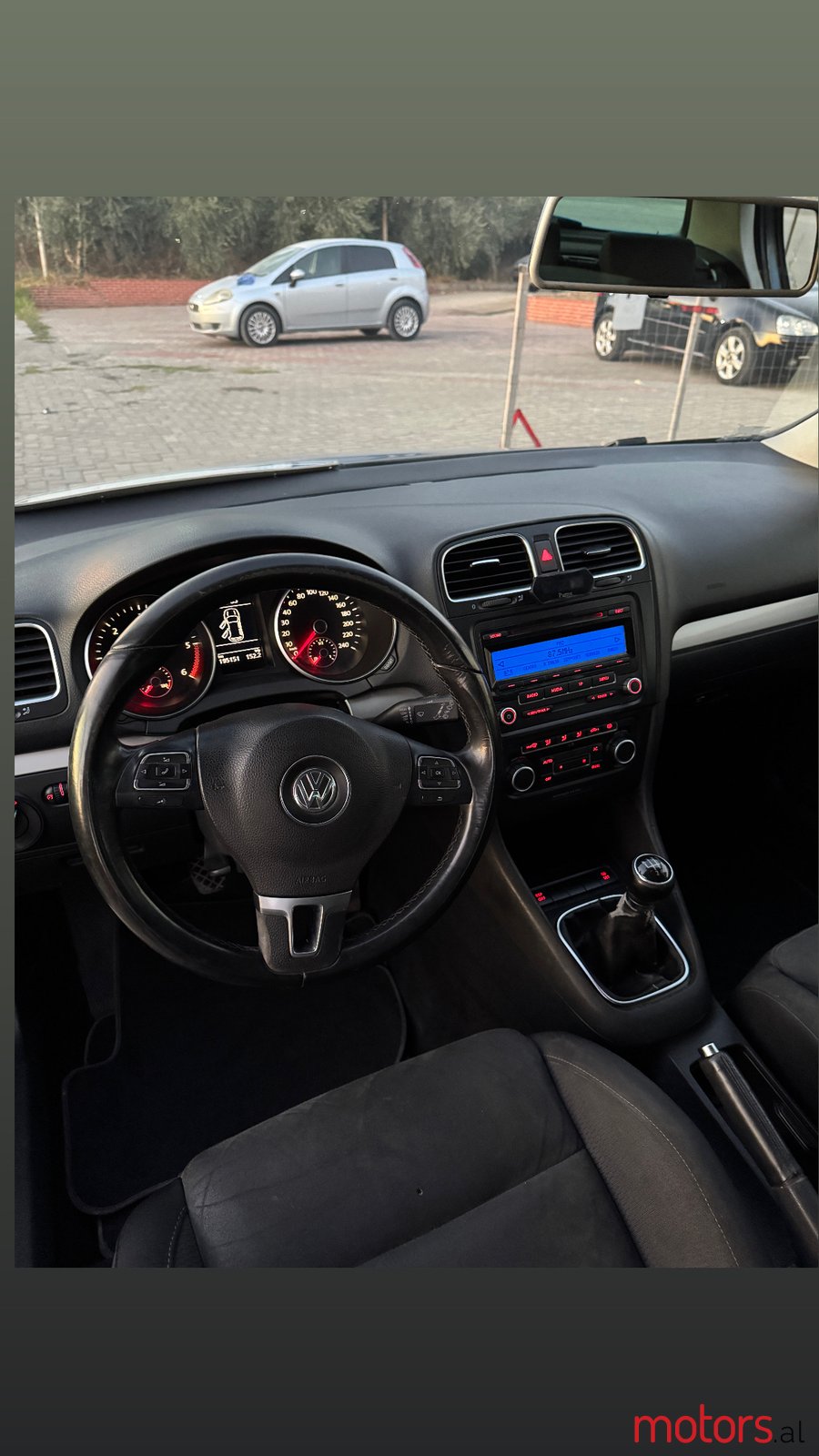 2009' Volkswagen Golf photo #7