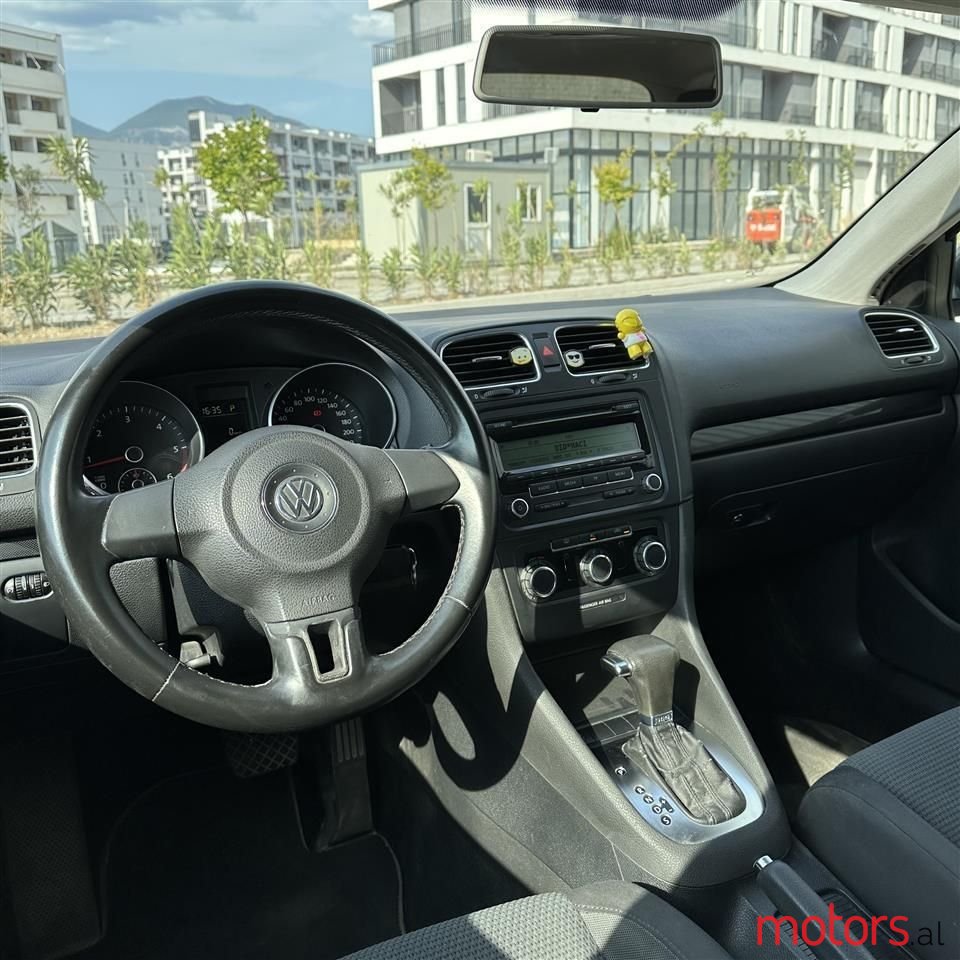 2010' Volkswagen Golf photo #6