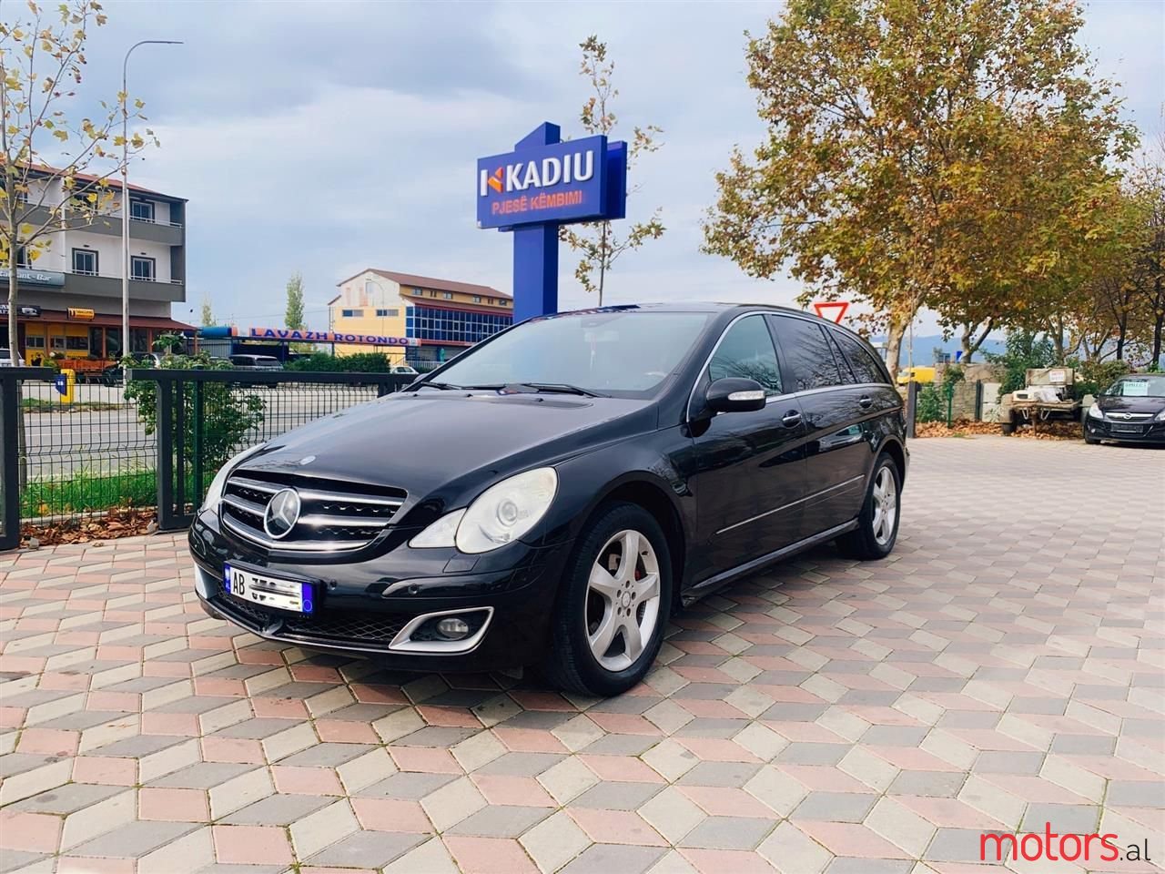 2008' Mercedes-Benz R 350 photo #1