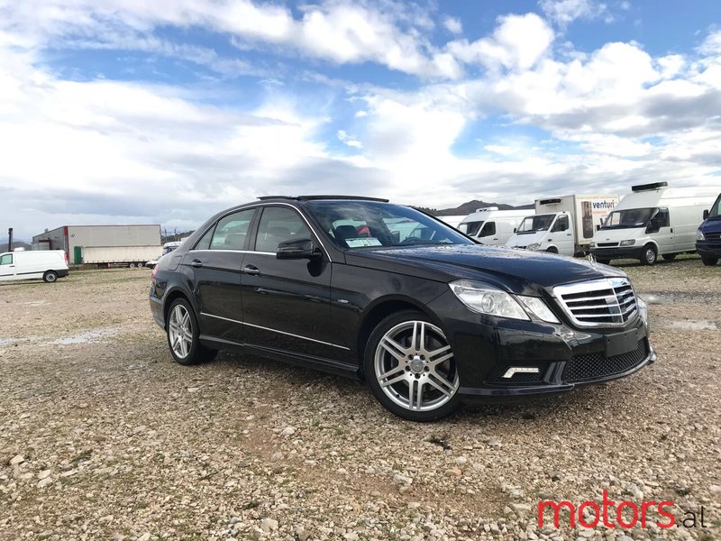 2009' Mercedes-Benz E-Class Mercedes E350 CDI BlueEffcienc photo #2