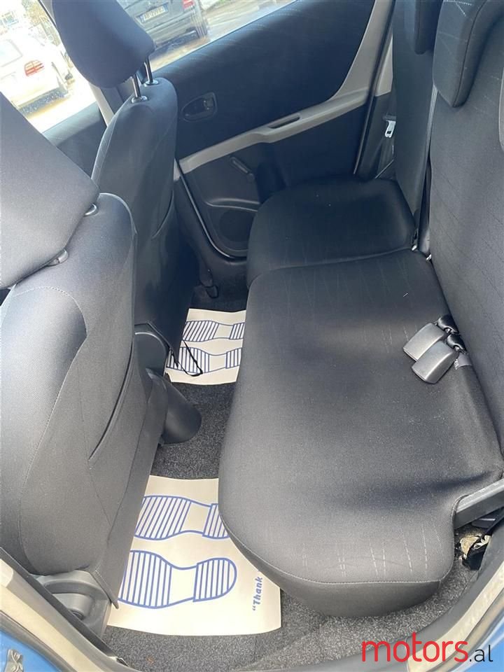 2006' Toyota Yaris photo #2