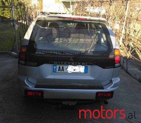 2002' Mitsubishi Pajero photo #2