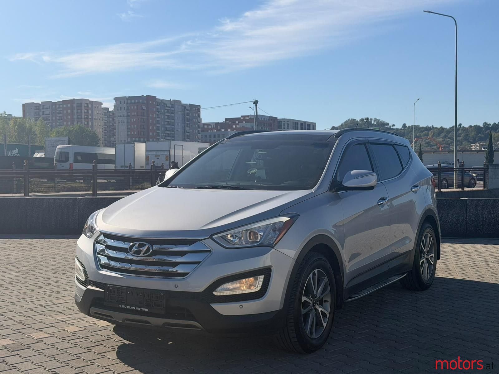 2013' Hyundai Santa Fe photo #3