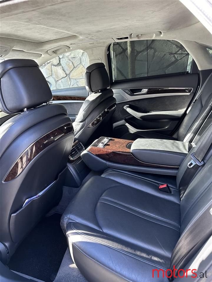 2011' Audi A8 photo #5