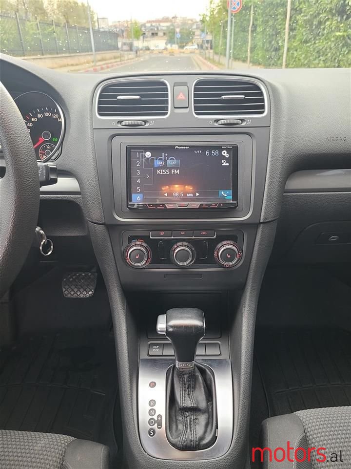 2010' Volkswagen Golf photo #5