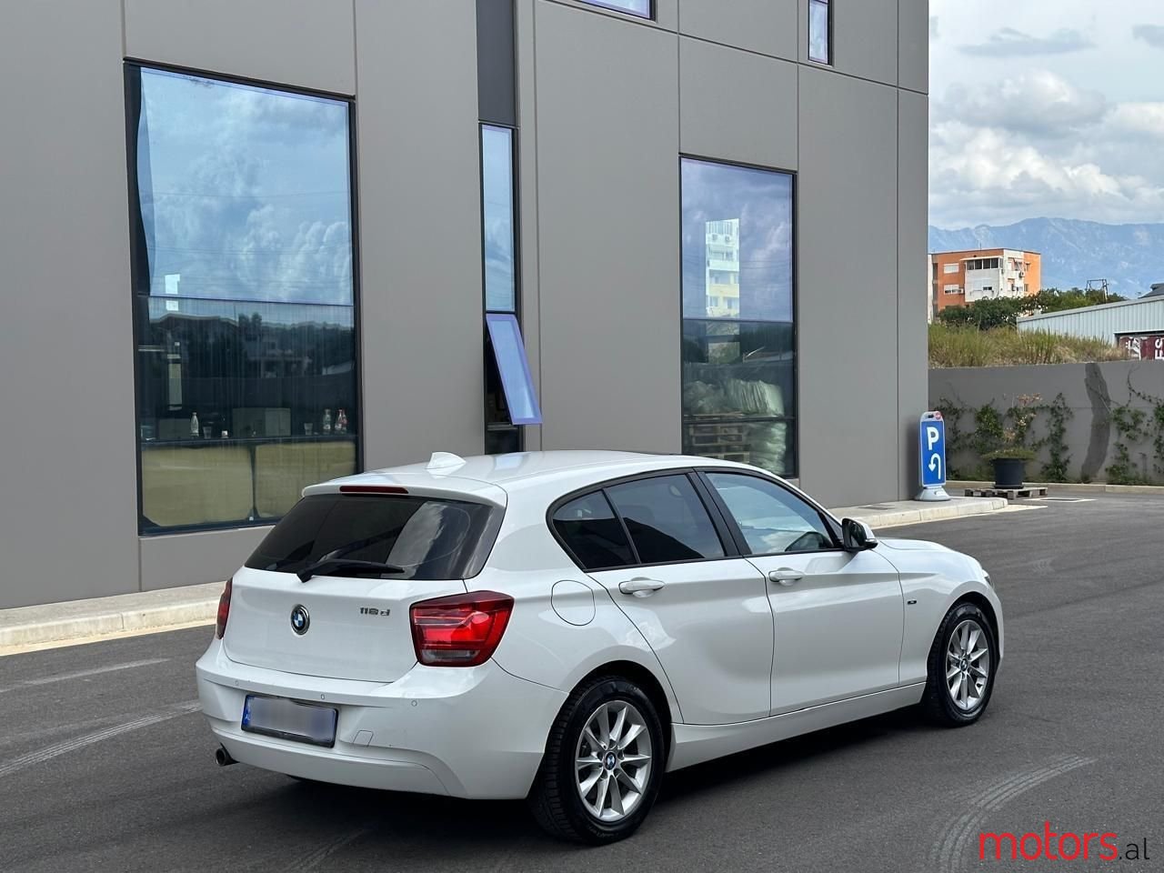 2014' BMW 118 photo #6