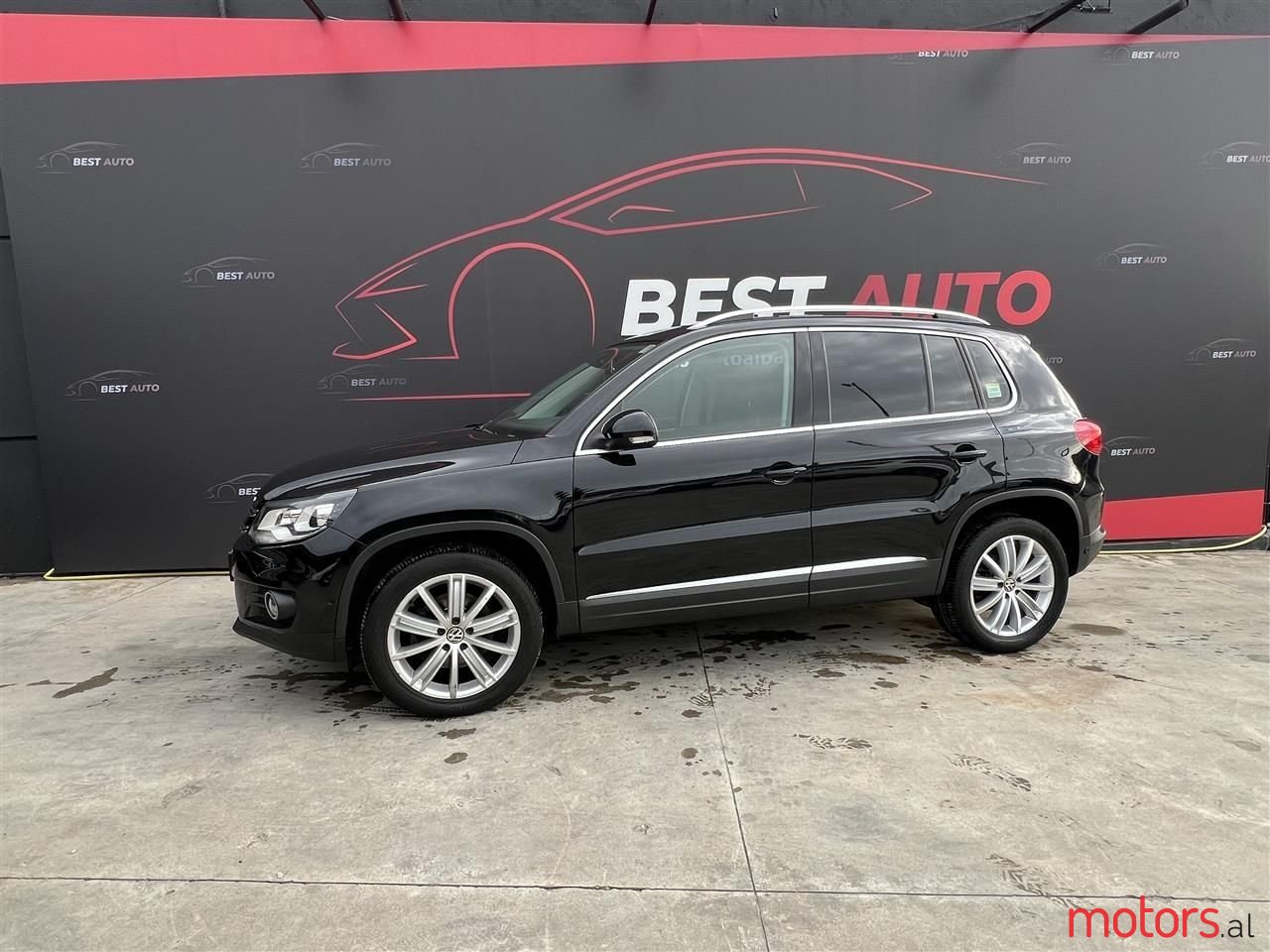 2012' Volkswagen Tiguan photo #1