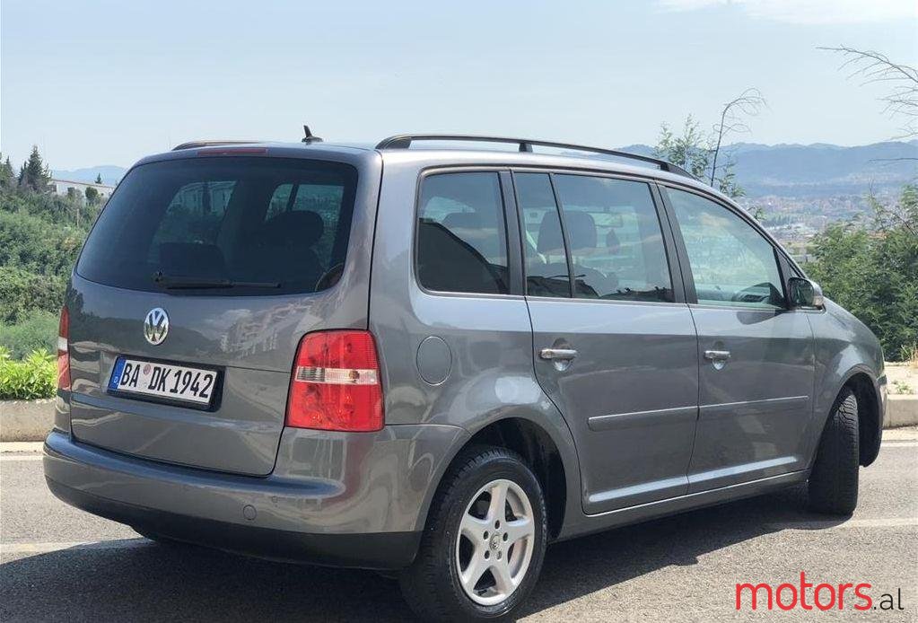 2005' Volkswagen Touran photo #2