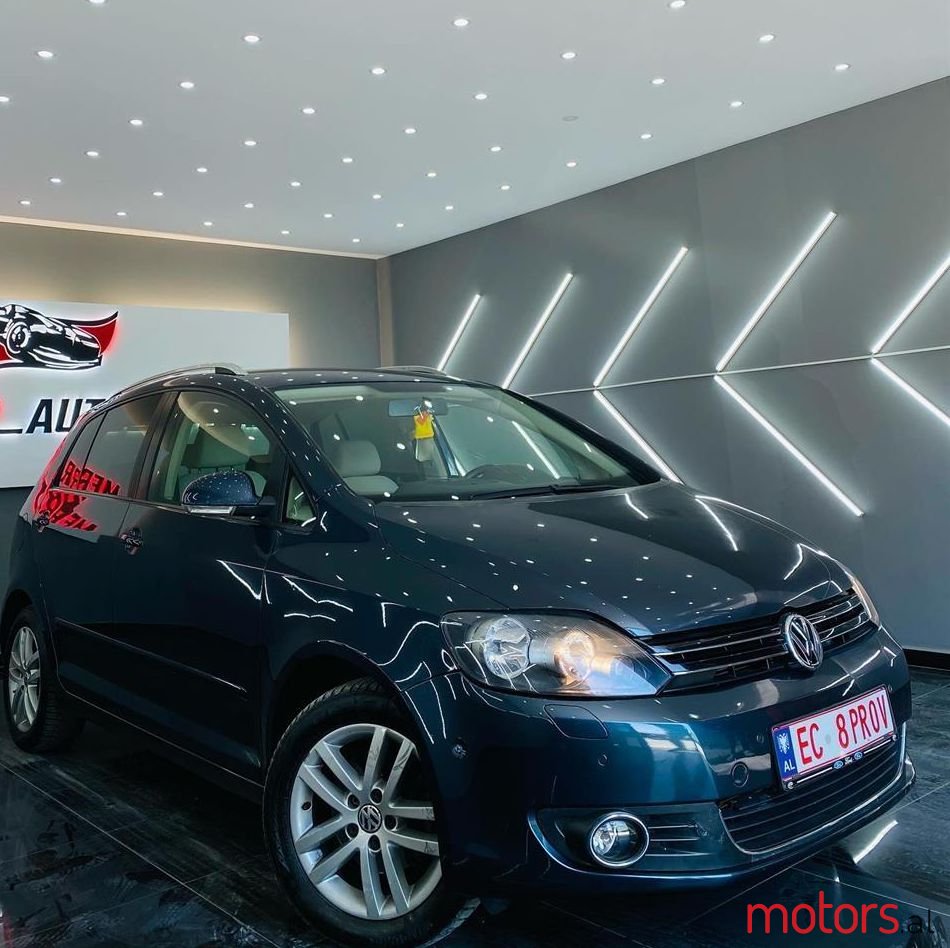 2011' Volkswagen Golf Plus photo #1