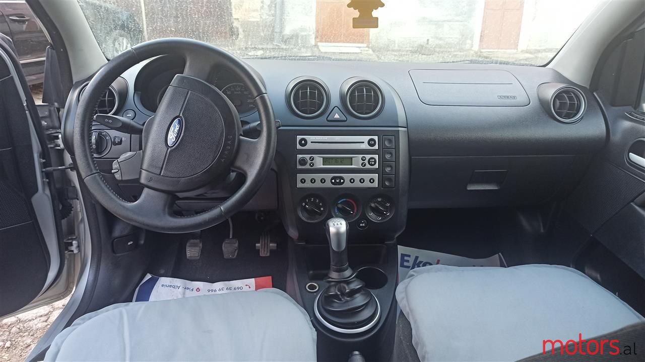 2004' Ford Fiesta photo #2