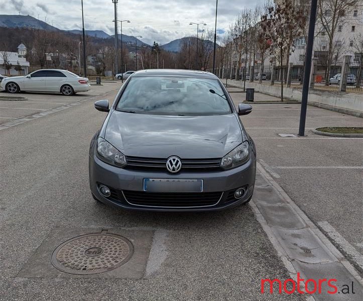 2010' Volkswagen Golf photo #1