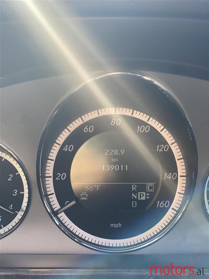 2011' Mercedes-Benz E 350 photo #5