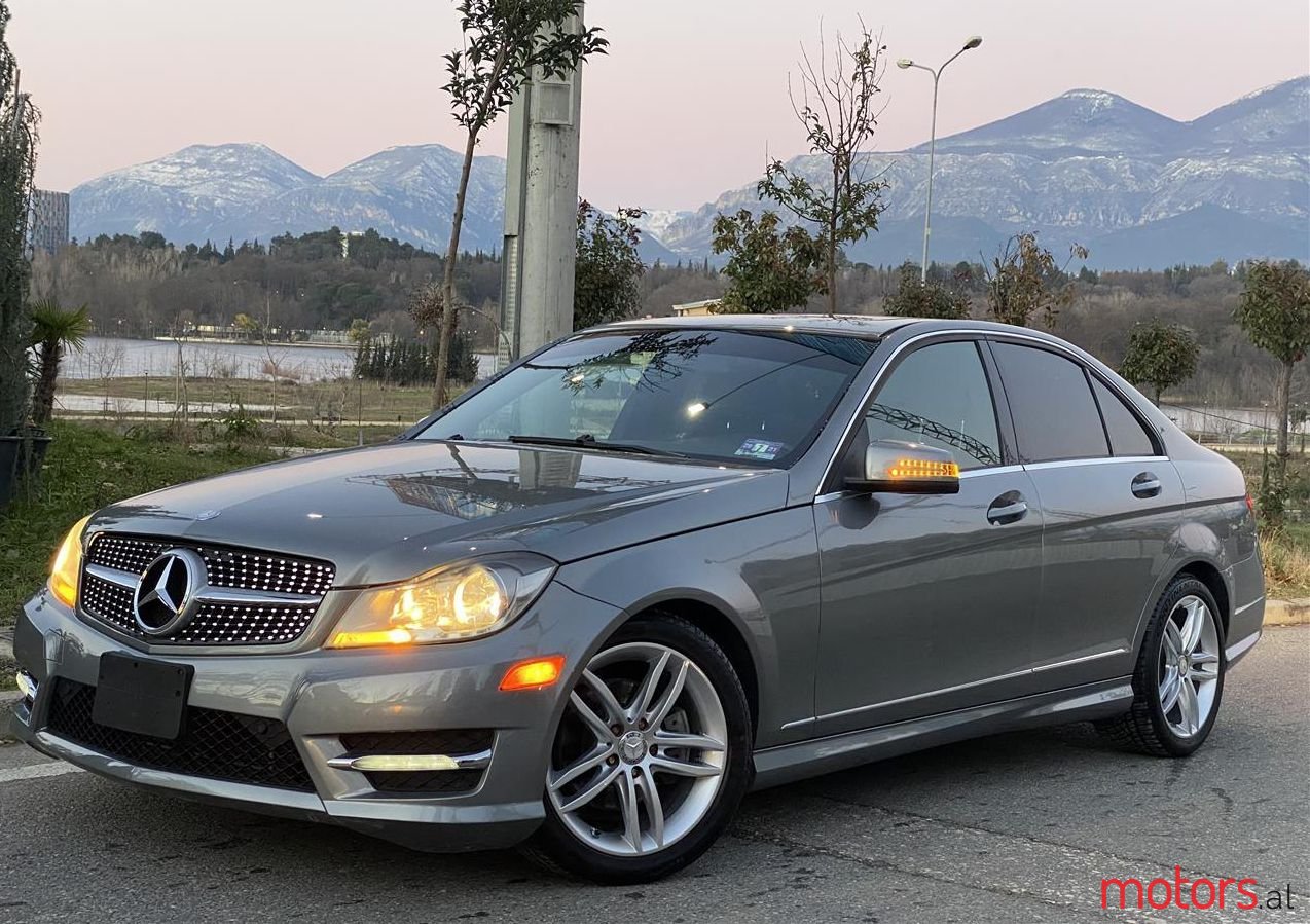 2012' Mercedes-Benz C 300 photo #1