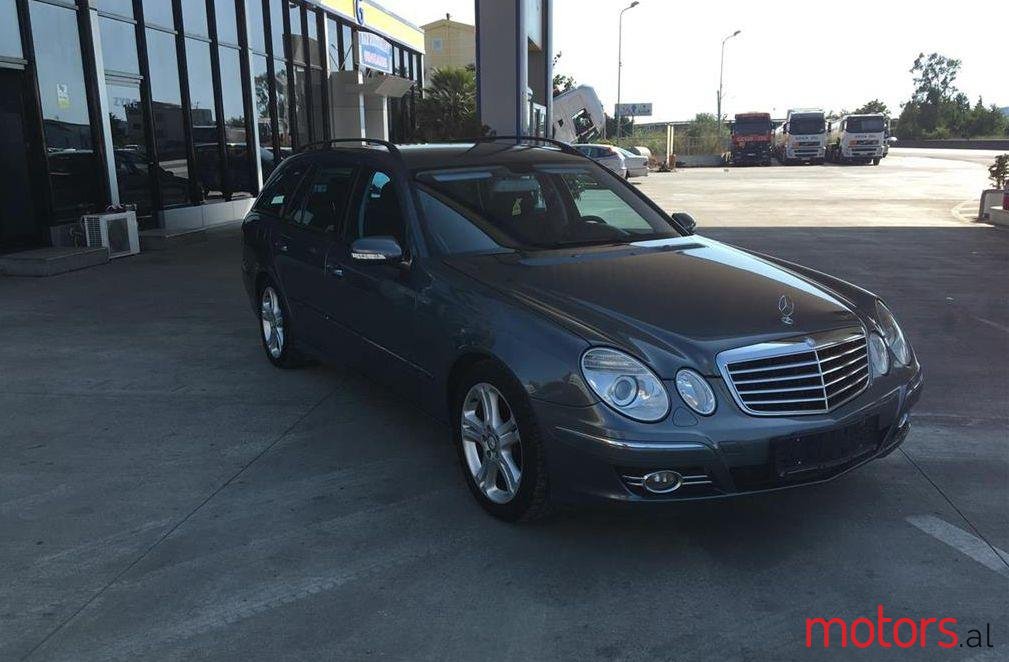 2008' Mercedes-Benz 220 photo #1