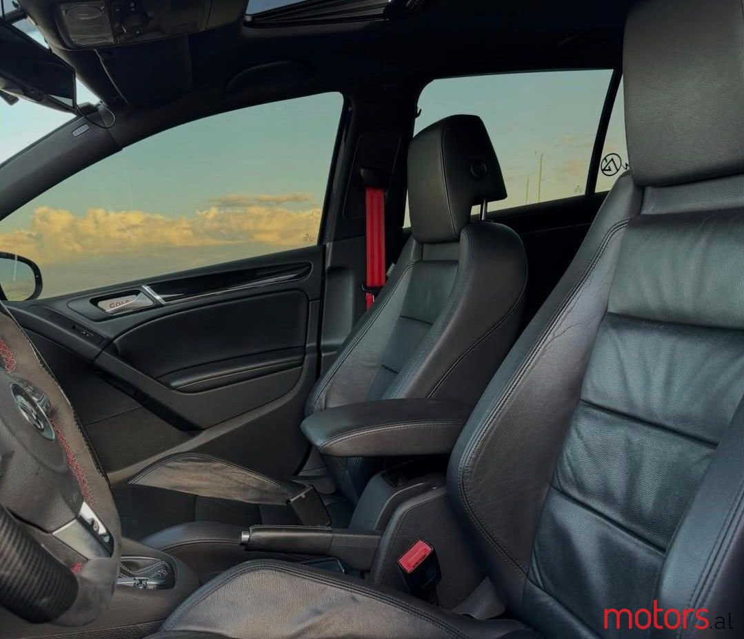 2012' Volkswagen Golf photo #5