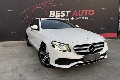 2016' Mercedes-Benz E 220
