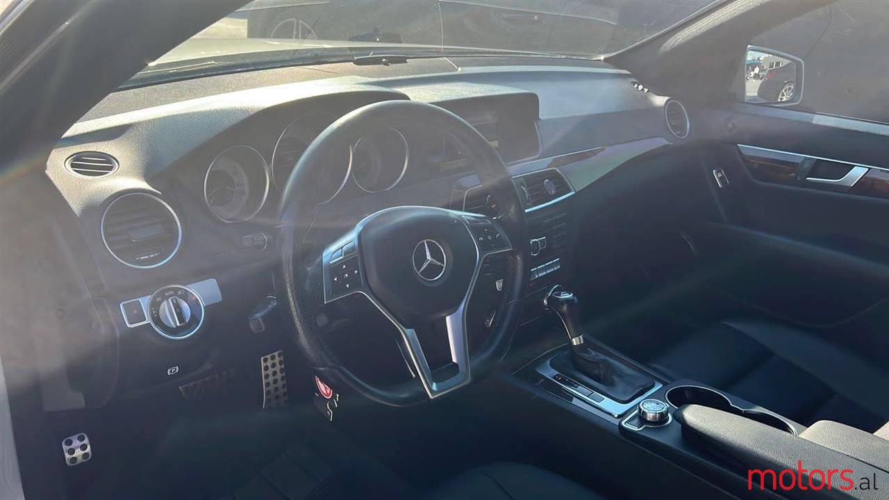 2012' Mercedes-Benz C 300 photo #3