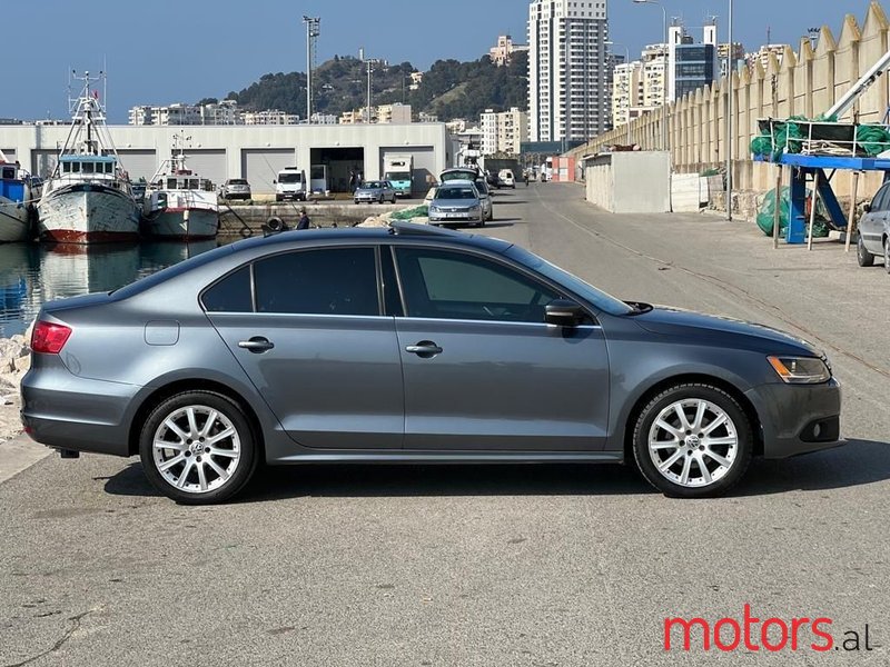 2012' Volkswagen Jetta photo #2