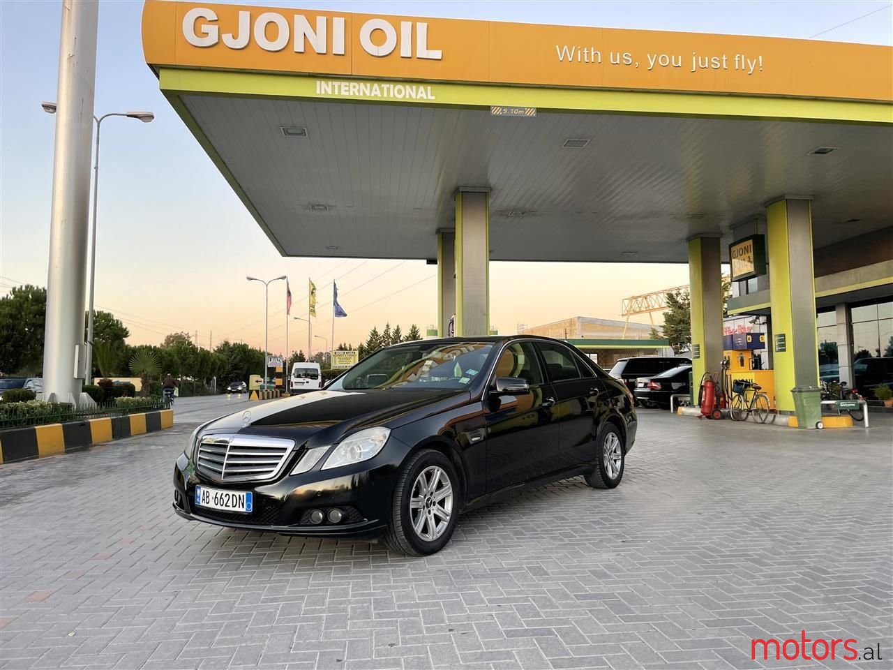 2009' Mercedes-Benz E 220 photo #2