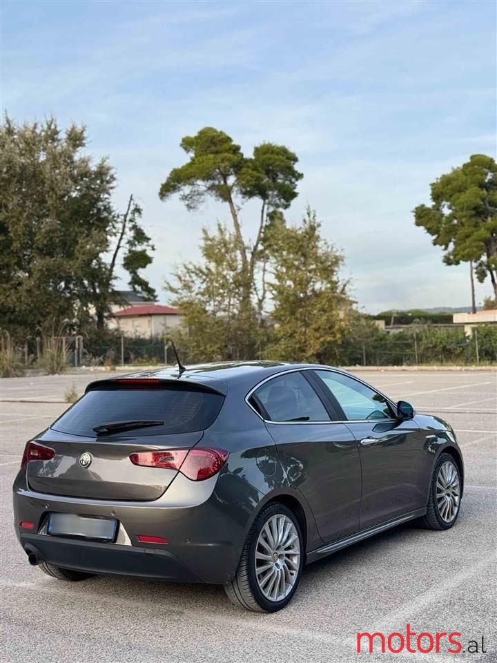 2012' Alfa Romeo Giulietta photo #5