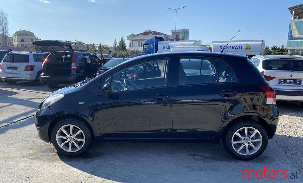 2009' Toyota Yaris photo #1