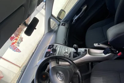 2009' Toyota Auris