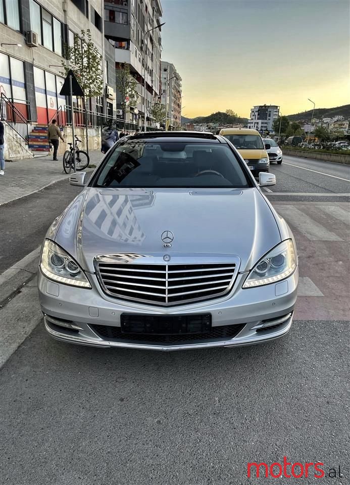 2011' Mercedes-Benz S 350 photo #3