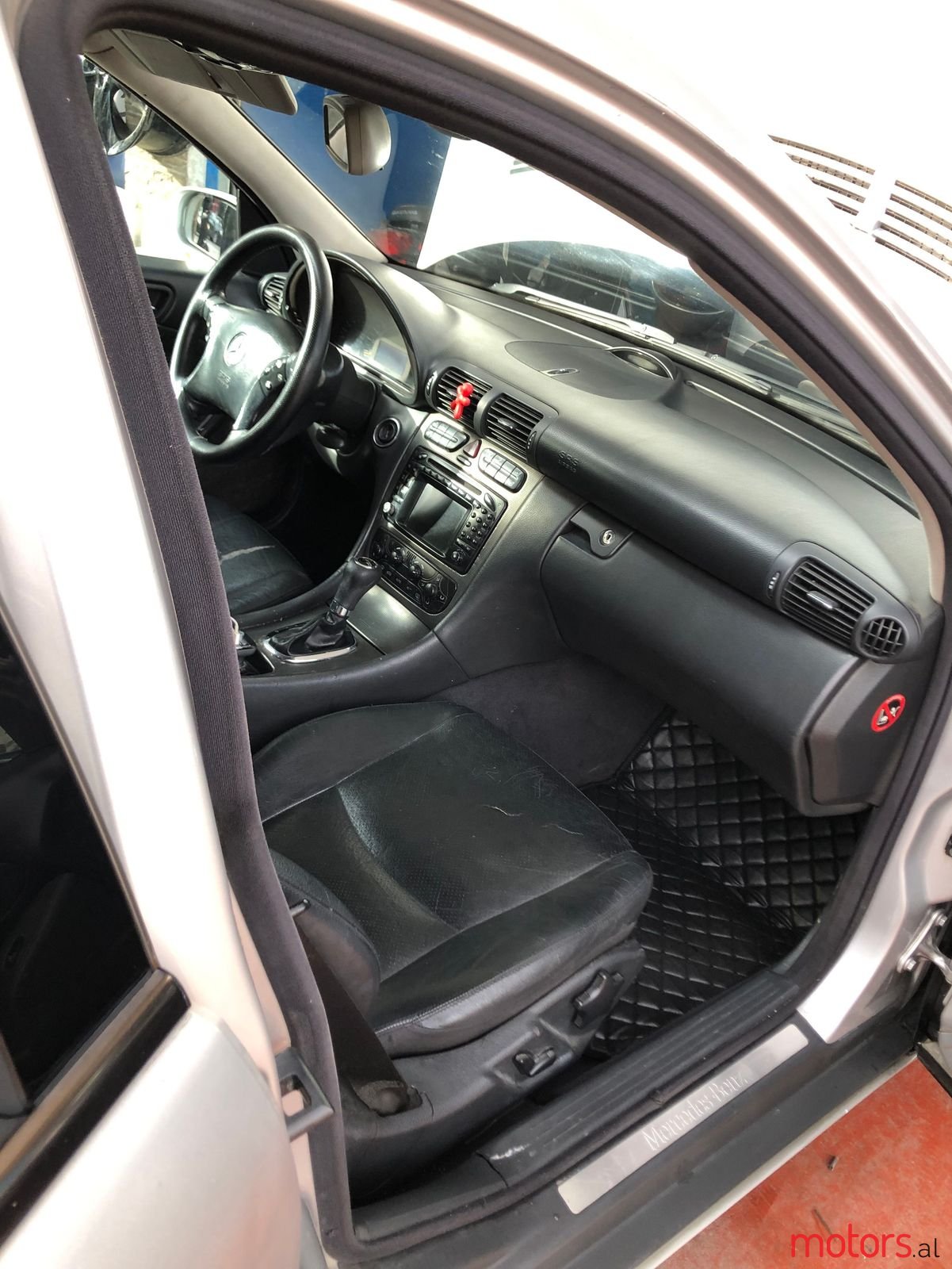 2005' Mercedes-Benz C 220 photo #6