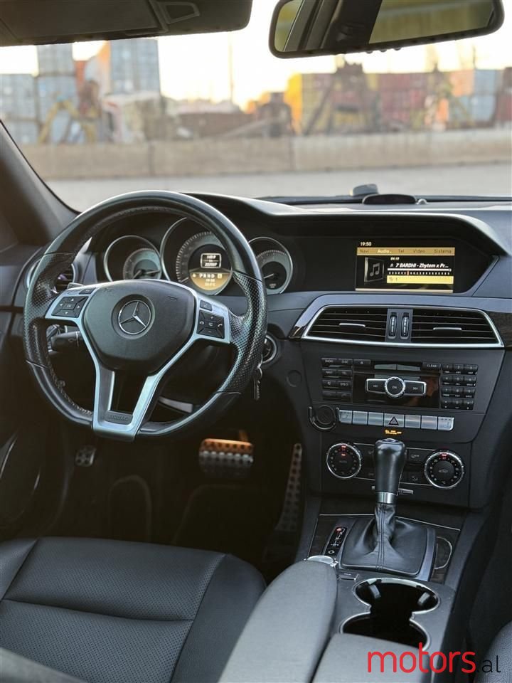 2012' Mercedes-Benz C 300 photo #3