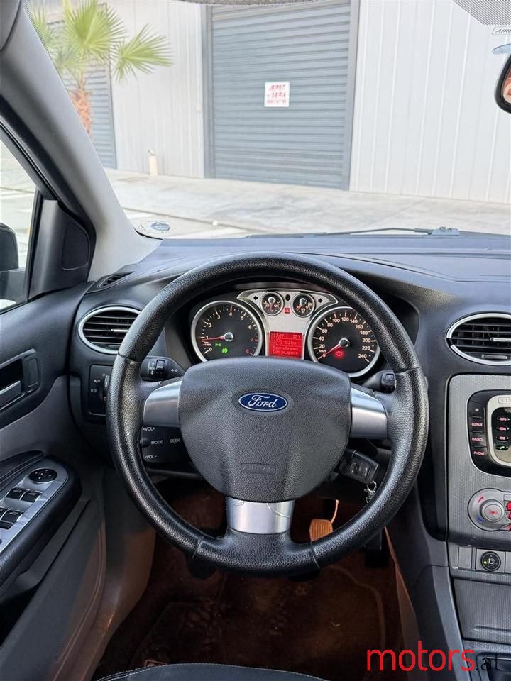 2009' Ford Focus photo #4