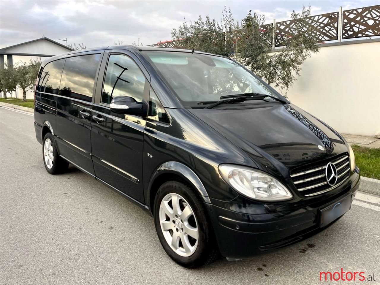 2008' Mercedes-Benz Viano photo #1