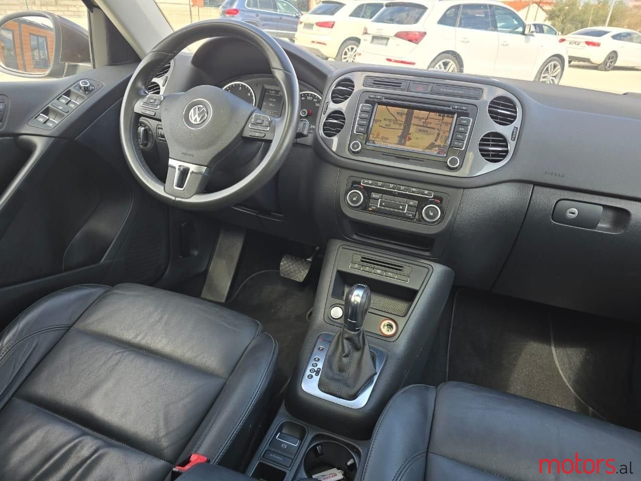 2012' Volkswagen Tiguan photo #5